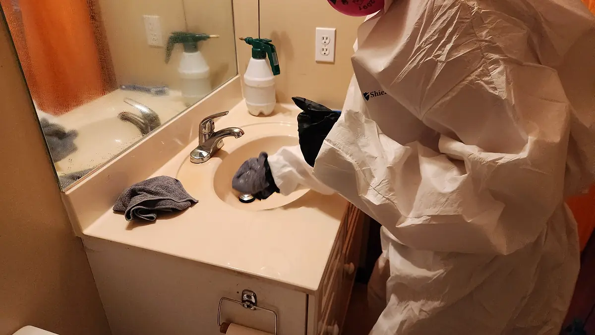 Technician packing belongings during a contents pack-out